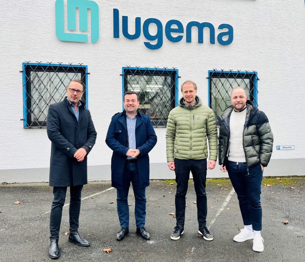 Von links nach rechts: Markus Simon (lugema), Bürgermeister Dimitrios Axourgos, Jens Ewald (TWS), Lukas Hottelmann (lugema)